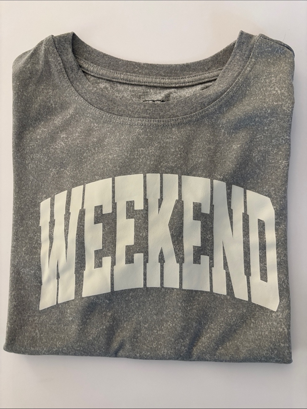 art class Gray 'WEEKEND' Cropped Tee